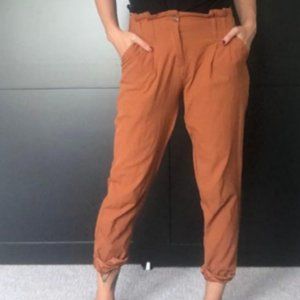 Love this color! Amazing pants for any season!